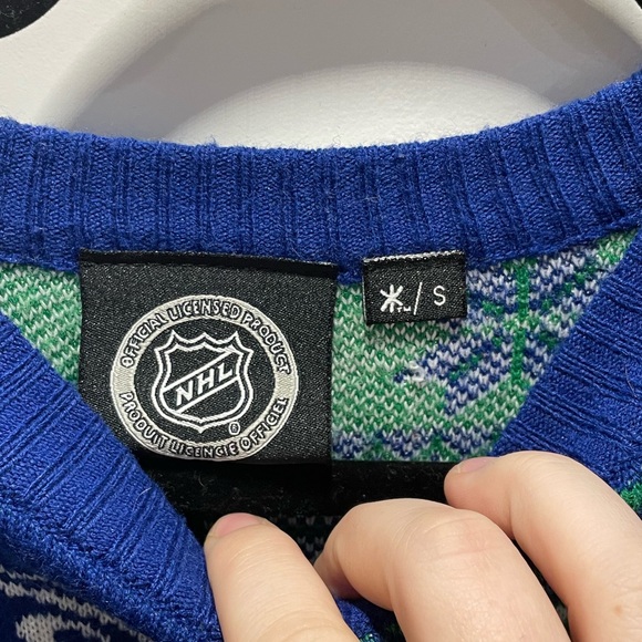 Vancouver Canucks NHL Ugly Christmas Knit Sweater Size Small Pullover Hockey - Picture 2 of 5